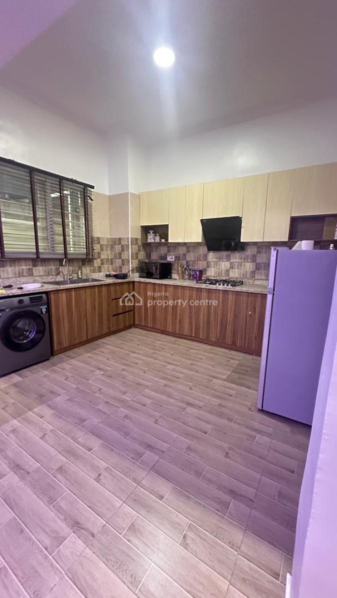 Move-in Ready! Fully Furnished 2-bedroom Apartment !! Just Bring Your, Lagos, Lekki Phase 1, Lekki, Lagos, Flat / Apartment for Sale