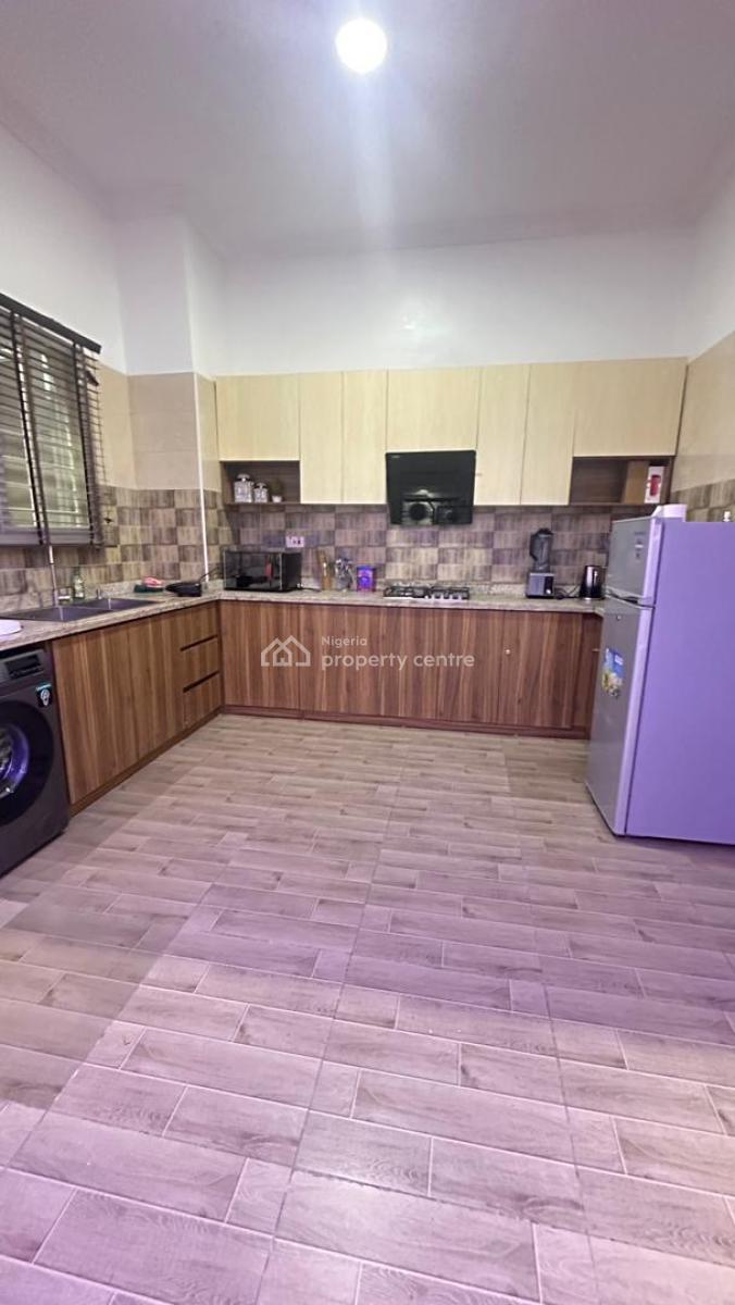Move-in Ready! Fully Furnished 2-bedroom Apartment !! Just Bring Your, Lagos, Lekki Phase 1, Lekki, Lagos, Flat / Apartment for Sale