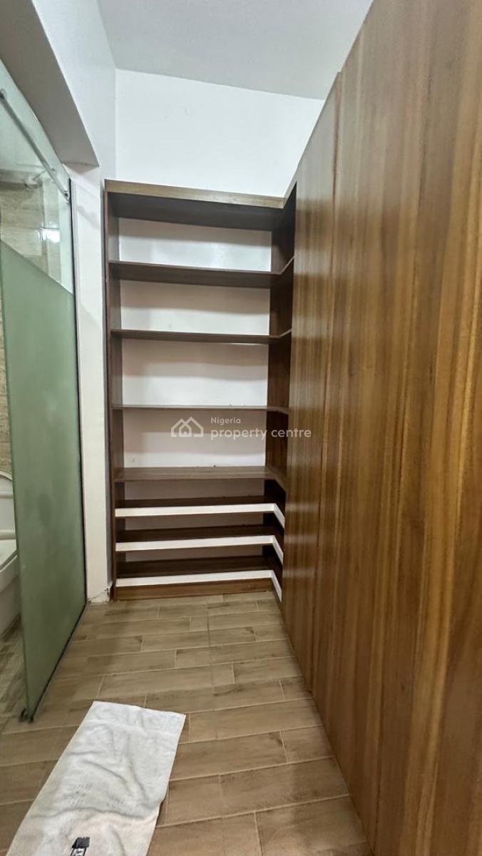 Move-in Ready! Fully Furnished 2-bedroom Apartment !! Just Bring Your, Lagos, Lekki Phase 1, Lekki, Lagos, Flat / Apartment for Sale