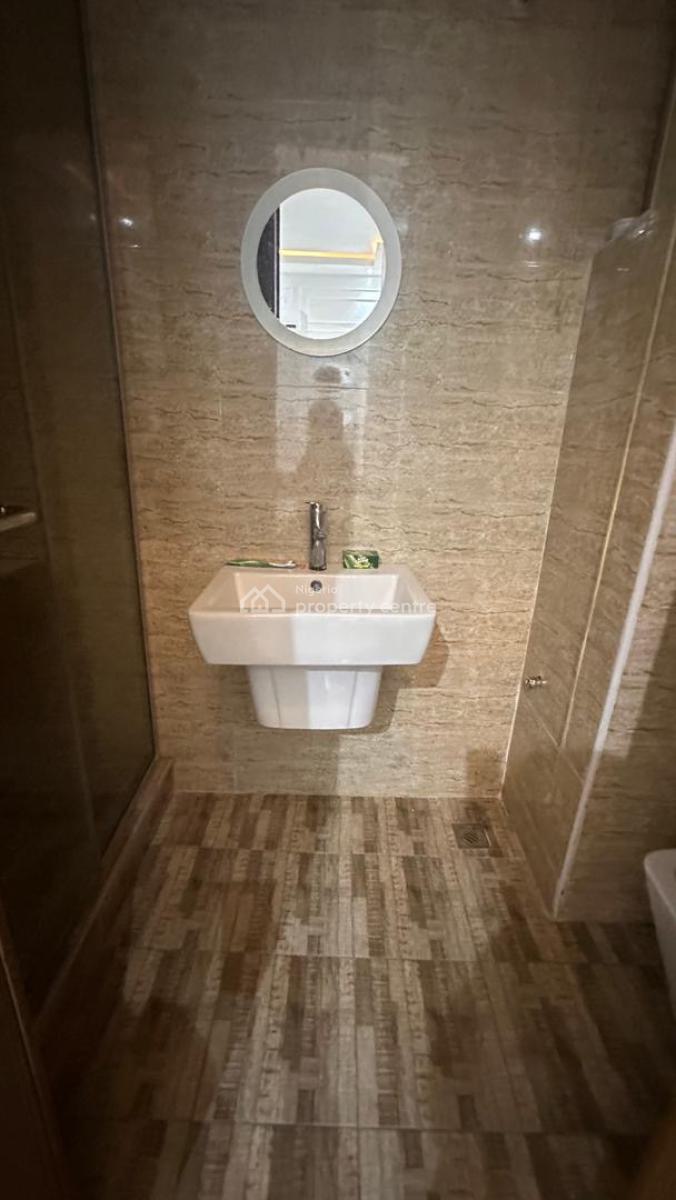 Move-in Ready! Fully Furnished 2-bedroom Apartment !! Just Bring Your, Lagos, Lekki Phase 1, Lekki, Lagos, Flat / Apartment for Sale