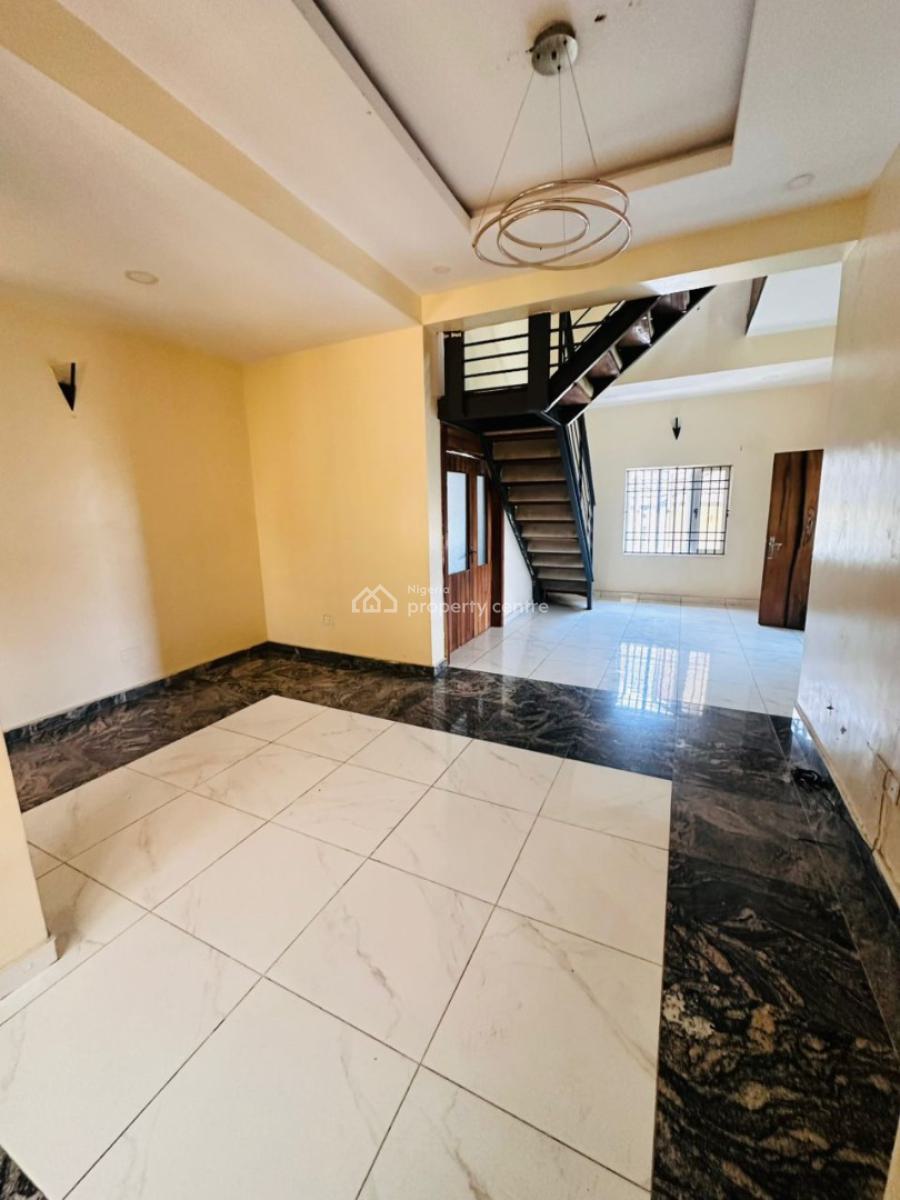 Spacious 3 Bedroom Maisonette in an Estate, Osapa, Lekki, Lagos, Flat / Apartment for Rent
