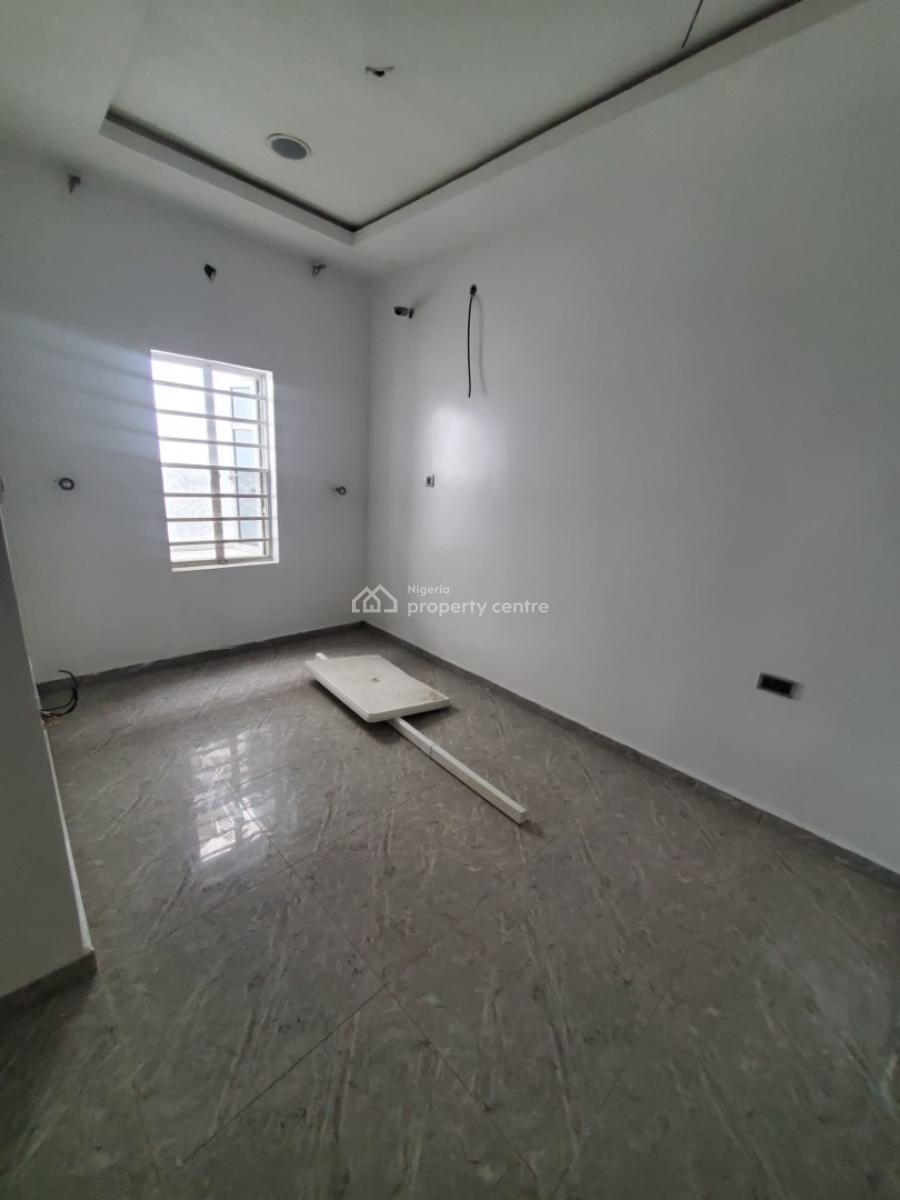 Fully Serviced 3 Bedroom Apartment Upstairs, Lekki Phase 1, Lekki, Lagos, Flat / Apartment for Rent