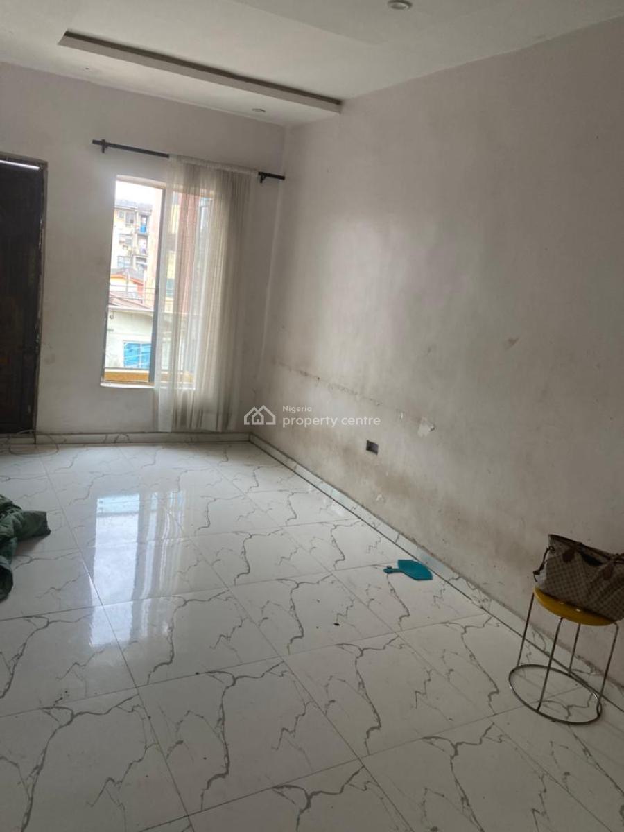 Spacious Mini Flat in Jibowu Yaba, Okesuna Street, Jibowu, Yaba, Lagos, Mini Flat (room and Parlour) for Rent