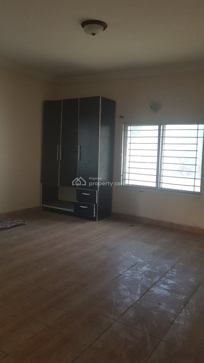 2 Bedroom Apartment in a Well Secured Estate, Chevron, Lekki Phase 2, Lekki, Lagos, Flat / Apartment for Sale