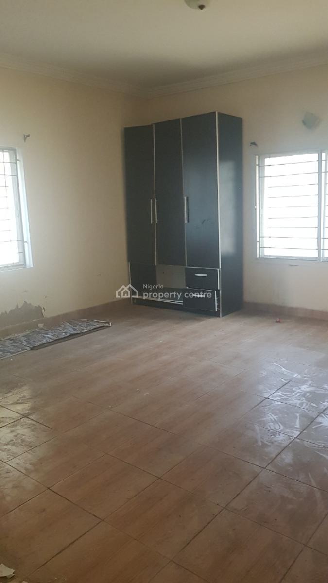 2 Bedroom Apartment in a Well Secured Estate, Chevron, Lekki Phase 2, Lekki, Lagos, Flat / Apartment for Sale