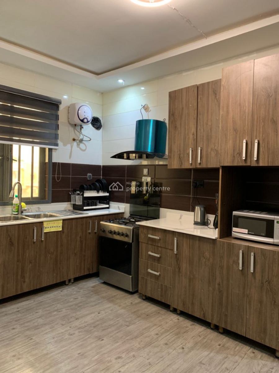 Beautiful & Massive 3 Bedroom Apartment, Lekki Phase 1, Lekki, Lagos, Flat / Apartment Short Let
