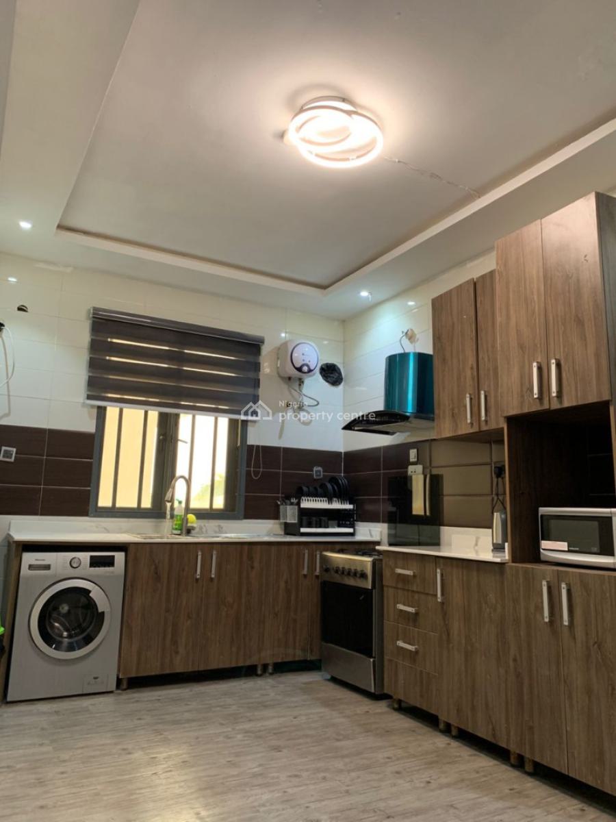 Beautiful & Massive 3 Bedroom Apartment, Lekki Phase 1, Lekki, Lagos, Flat / Apartment Short Let