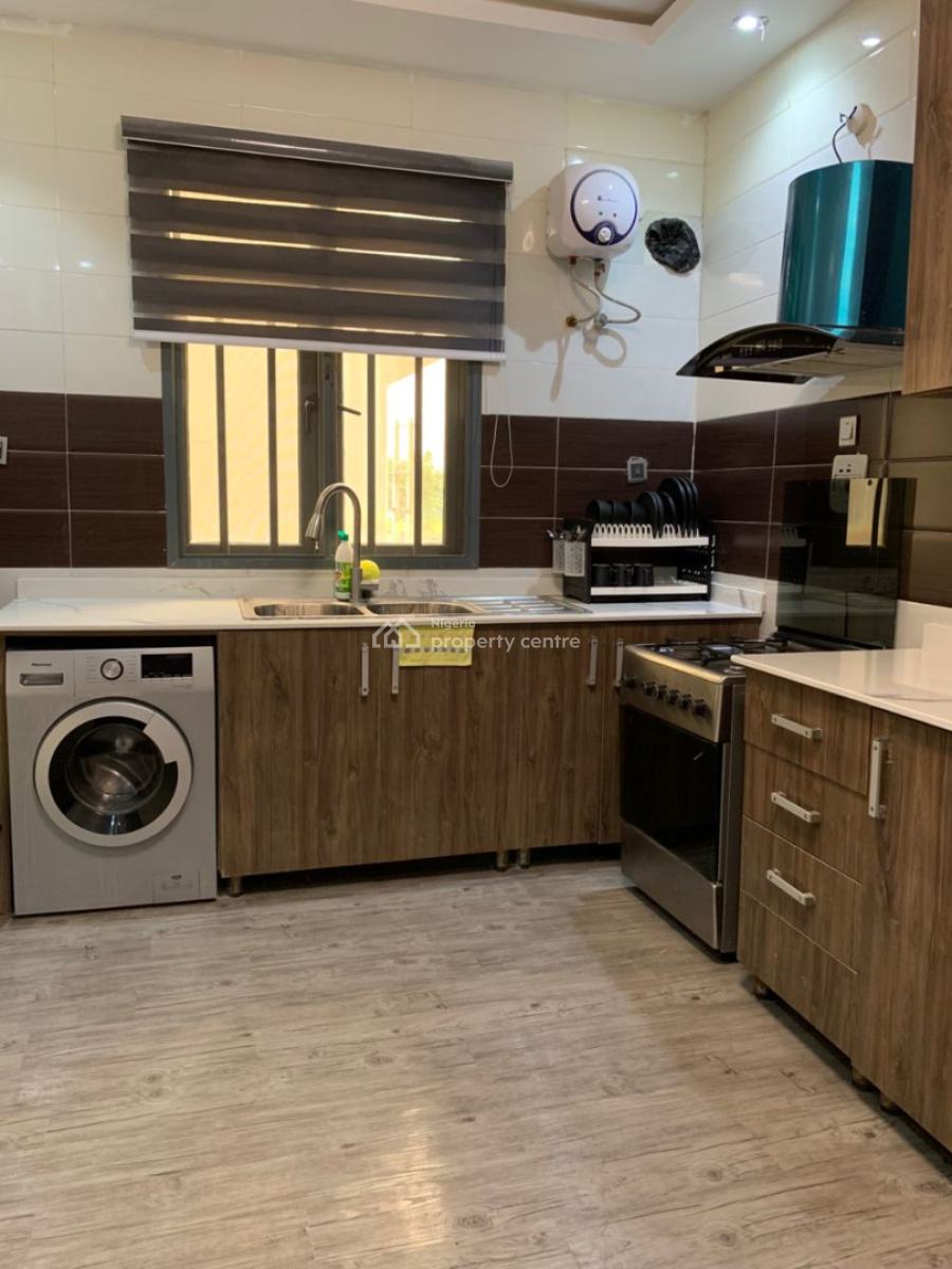 Beautiful & Massive 3 Bedroom Apartment, Lekki Phase 1, Lekki, Lagos, Flat / Apartment Short Let