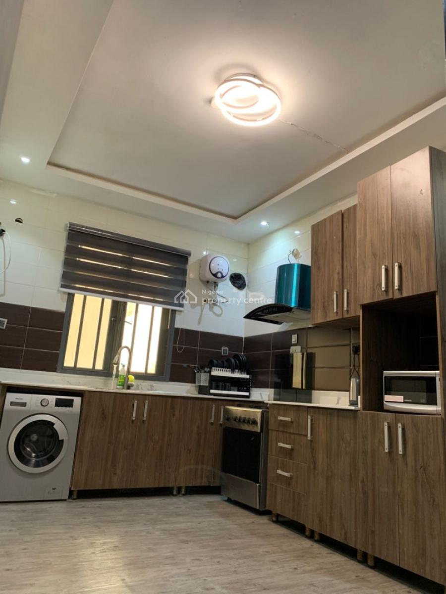 Beautiful & Massive 3 Bedroom Apartment, Lekki Phase 1, Lekki, Lagos, Flat / Apartment Short Let