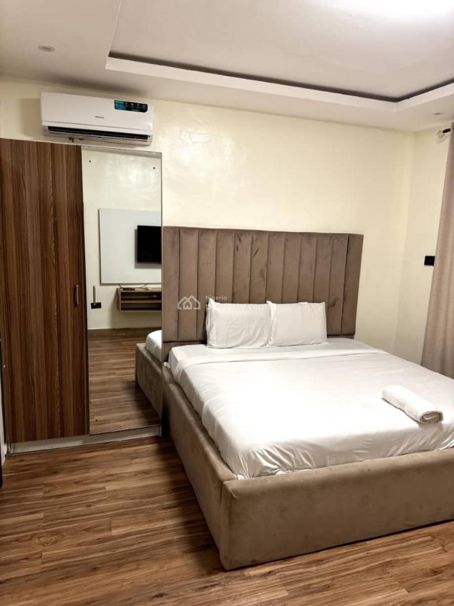 Beautiful & Massive 3 Bedroom Apartment, Lekki Phase 1, Lekki, Lagos, Flat / Apartment Short Let