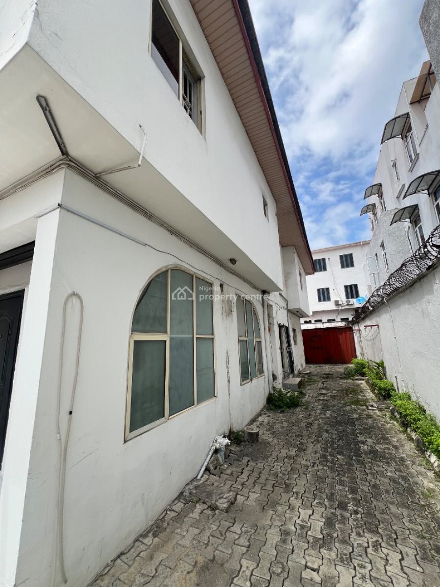 5-bedroom Semi-detached Duplex with a Bq (commercial Use Allowed), Lekki Phase 1, Lekki, Lagos, House for Rent