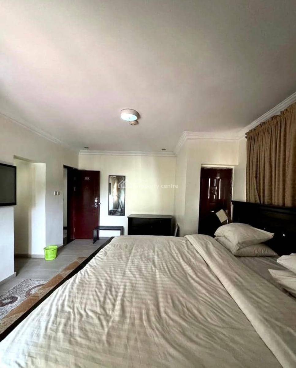 Super Fast R O I on This Massive Building  with Pool, Gym and B Q, Lekki Phase 1, Lekki, Lagos, Hotel / Guest House for Rent