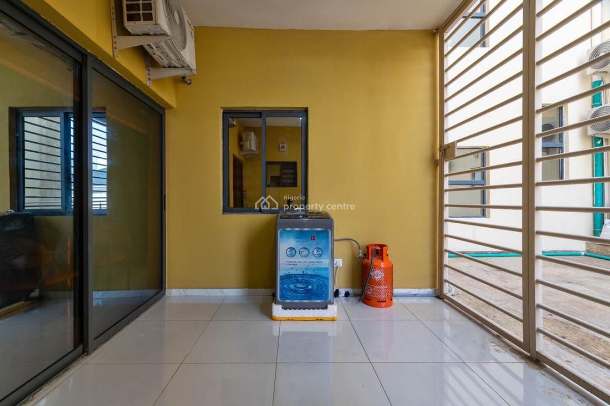 Beautiful One Bedroom Apartment with Swimming Pool and Gym, Off Freedom Way, Back of Canada Embassy, Lekki Phase 1, Lekki, Lagos, Flat / Apartment Short Let