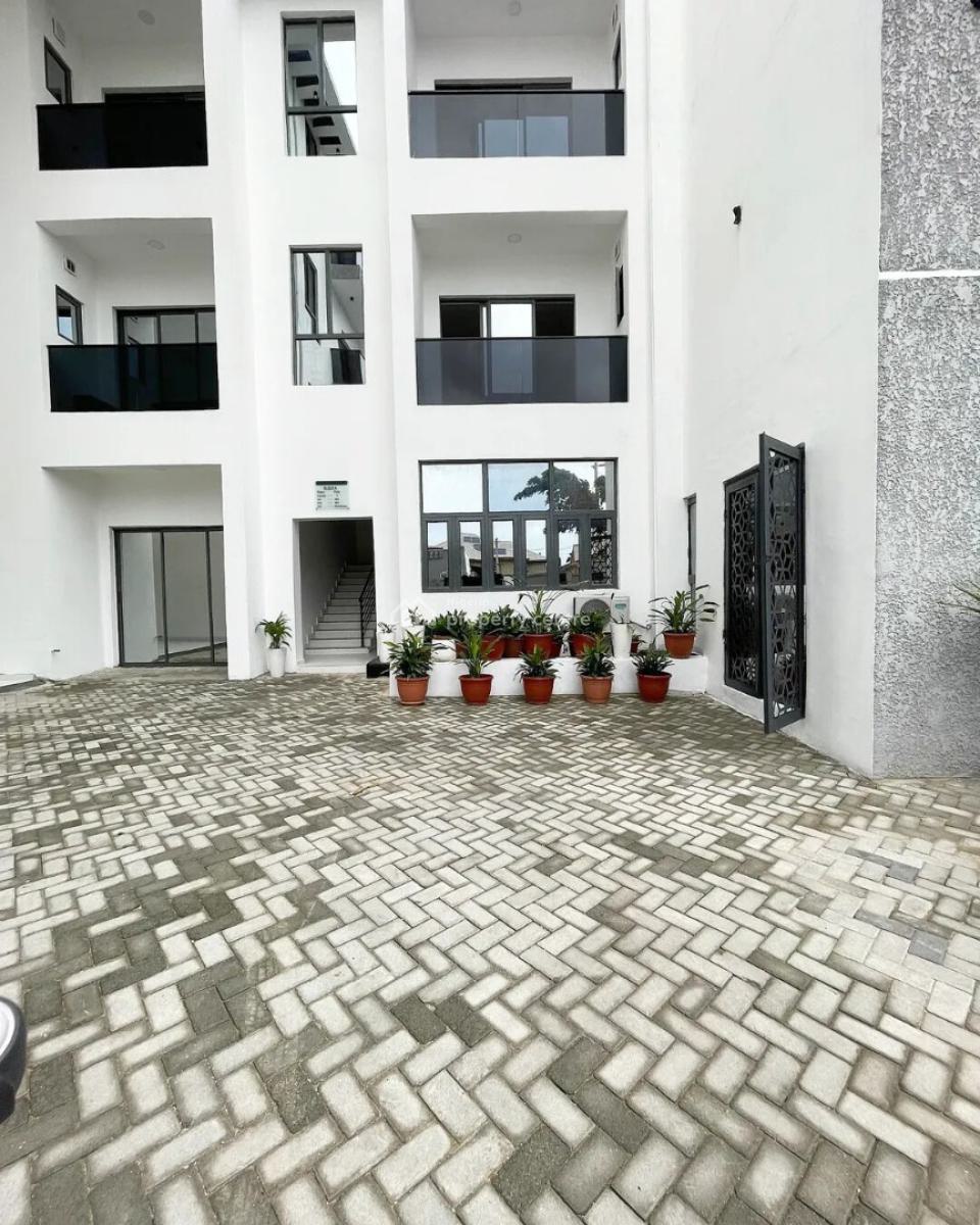 Elegant 2-bedroom Apartment + Spacious Maids Room, Lekki Phase 1, Lekki, Lagos, Flat / Apartment for Rent