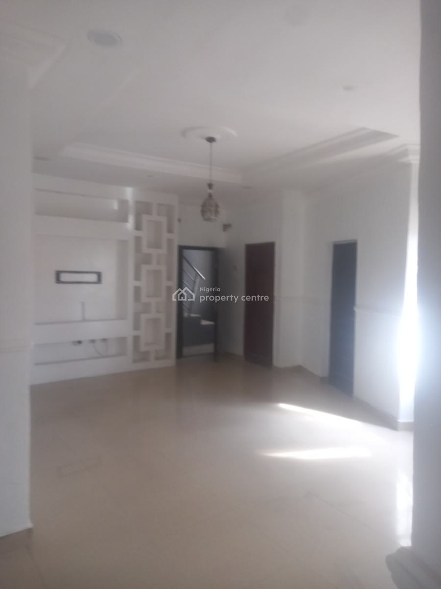 3bed Upstairs Flat Maplewood Estate, Maplewood Estate, Oko-oba, Agege, Lagos, Flat / Apartment for Rent