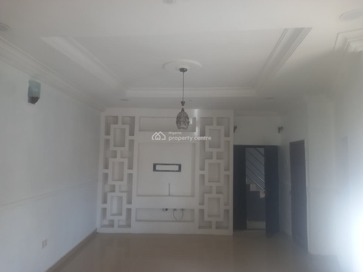 3bed Upstairs Flat Maplewood Estate, Maplewood Estate, Oko-oba, Agege, Lagos, Flat / Apartment for Rent