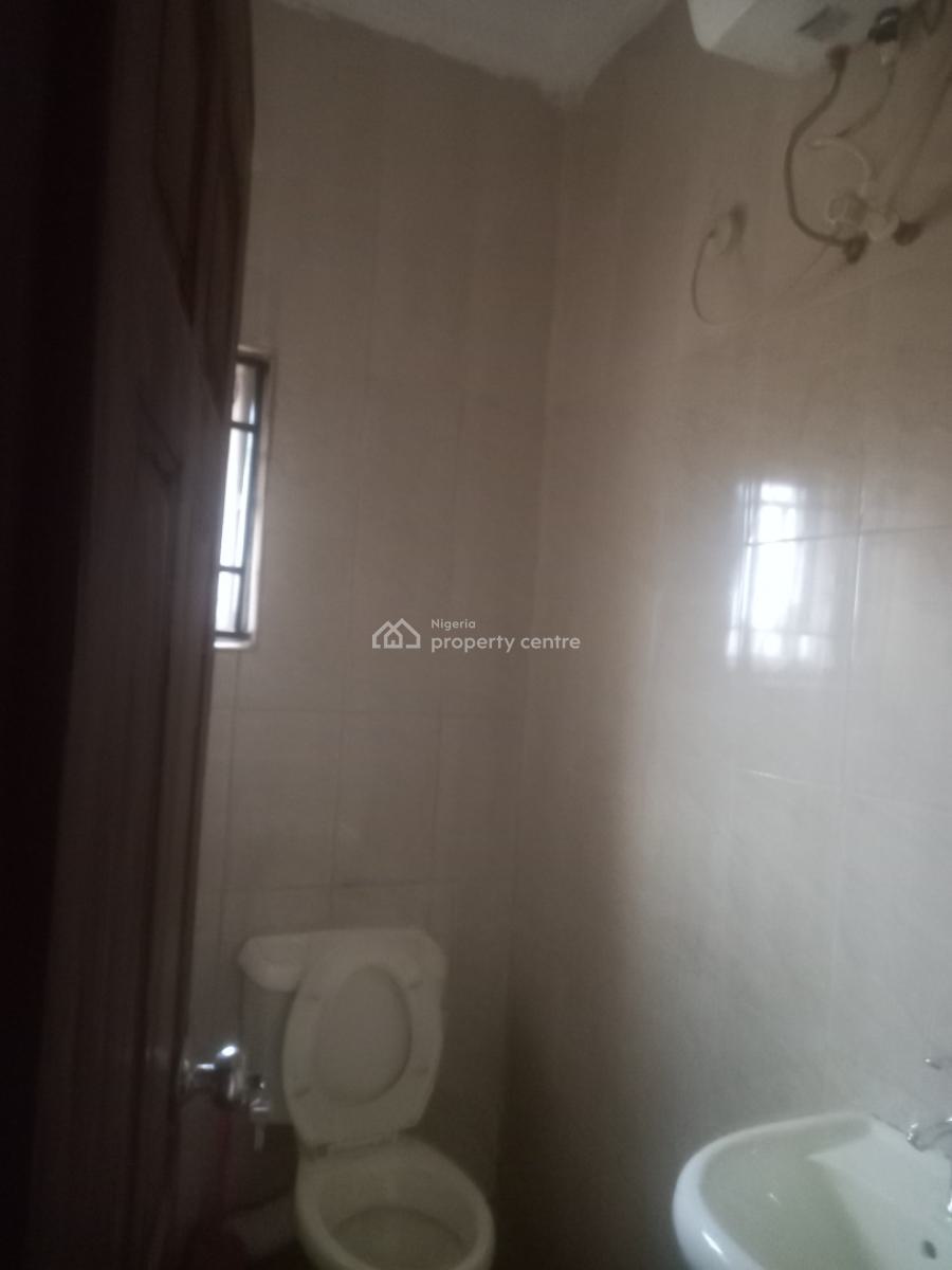 3bed Upstairs Flat Maplewood Estate, Maplewood Estate, Oko-oba, Agege, Lagos, Flat / Apartment for Rent