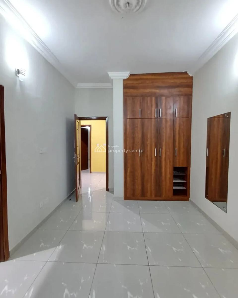 Decent  3 Bedroom Apartment + Bq Available, Lekki Phase 1, Lekki, Lagos, Flat / Apartment for Rent