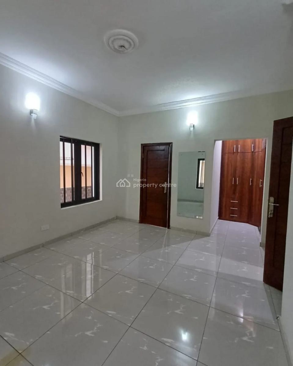 Decent  3 Bedroom Apartment + Bq Available, Lekki Phase 1, Lekki, Lagos, Flat / Apartment for Rent