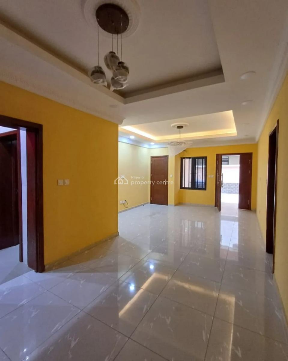 Decent  3 Bedroom Apartment + Bq Available, Lekki Phase 1, Lekki, Lagos, Flat / Apartment for Rent