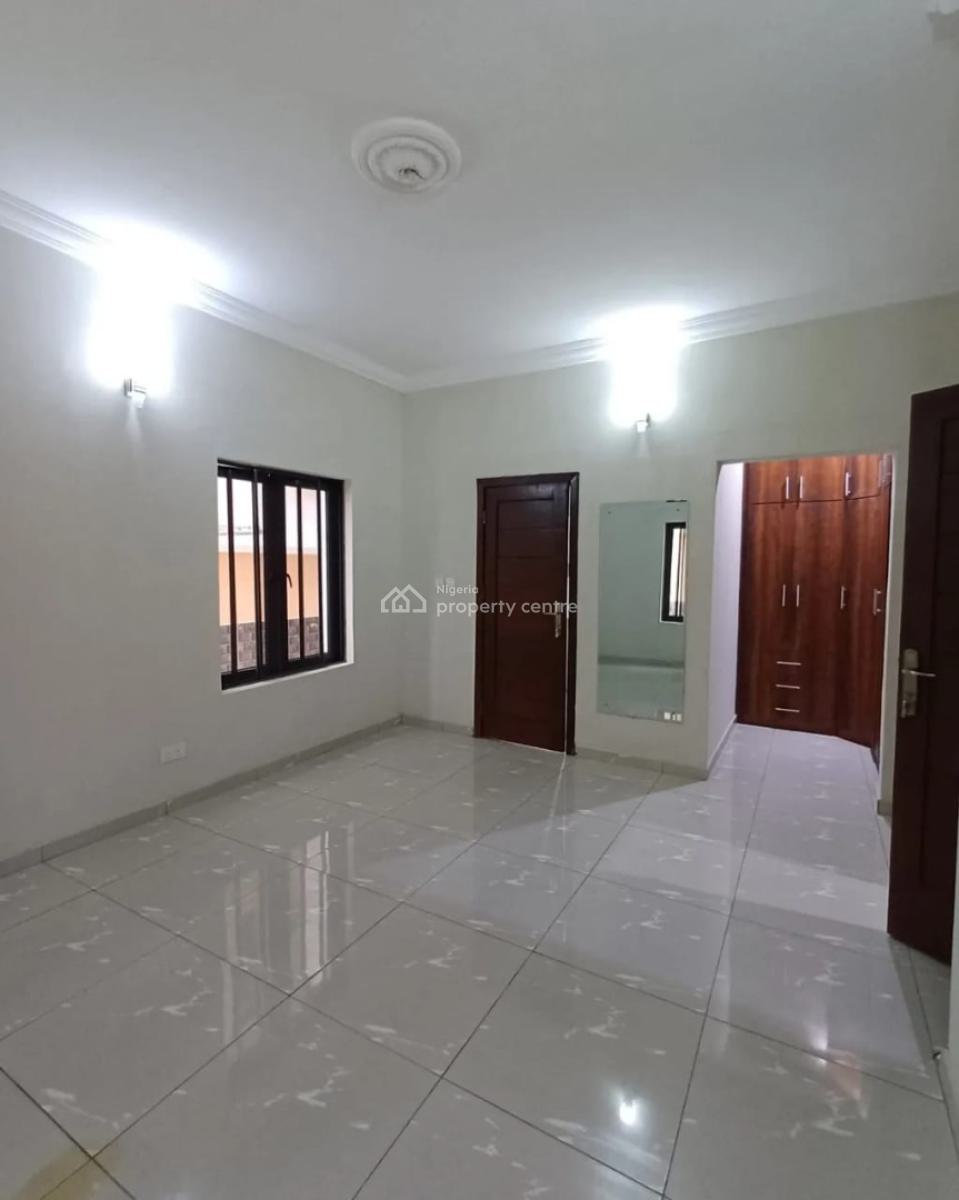 Decent  3 Bedroom Apartment + Bq Available, Lekki Phase 1, Lekki, Lagos, Flat / Apartment for Rent