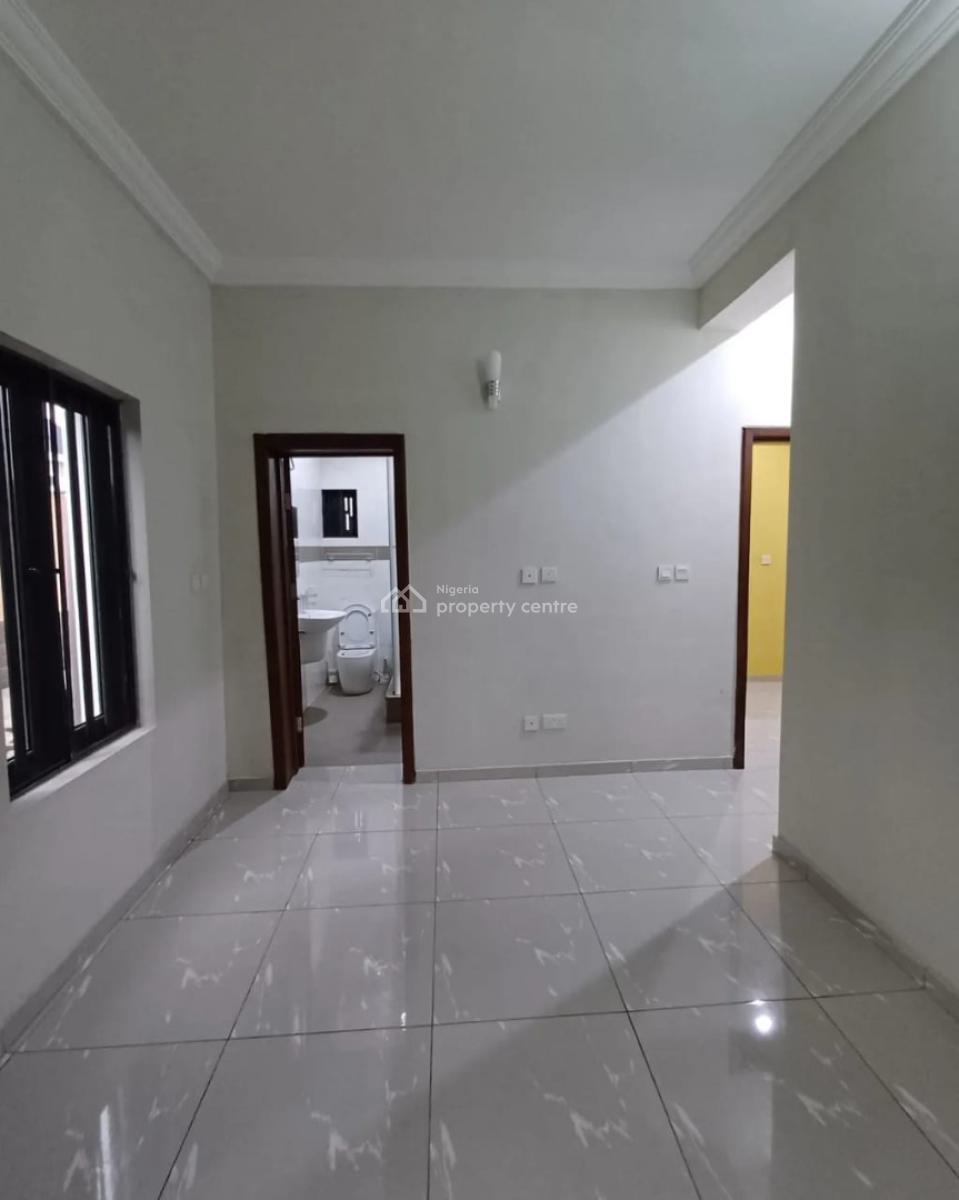 Decent  3 Bedroom Apartment + Bq Available, Lekki Phase 1, Lekki, Lagos, Flat / Apartment for Rent