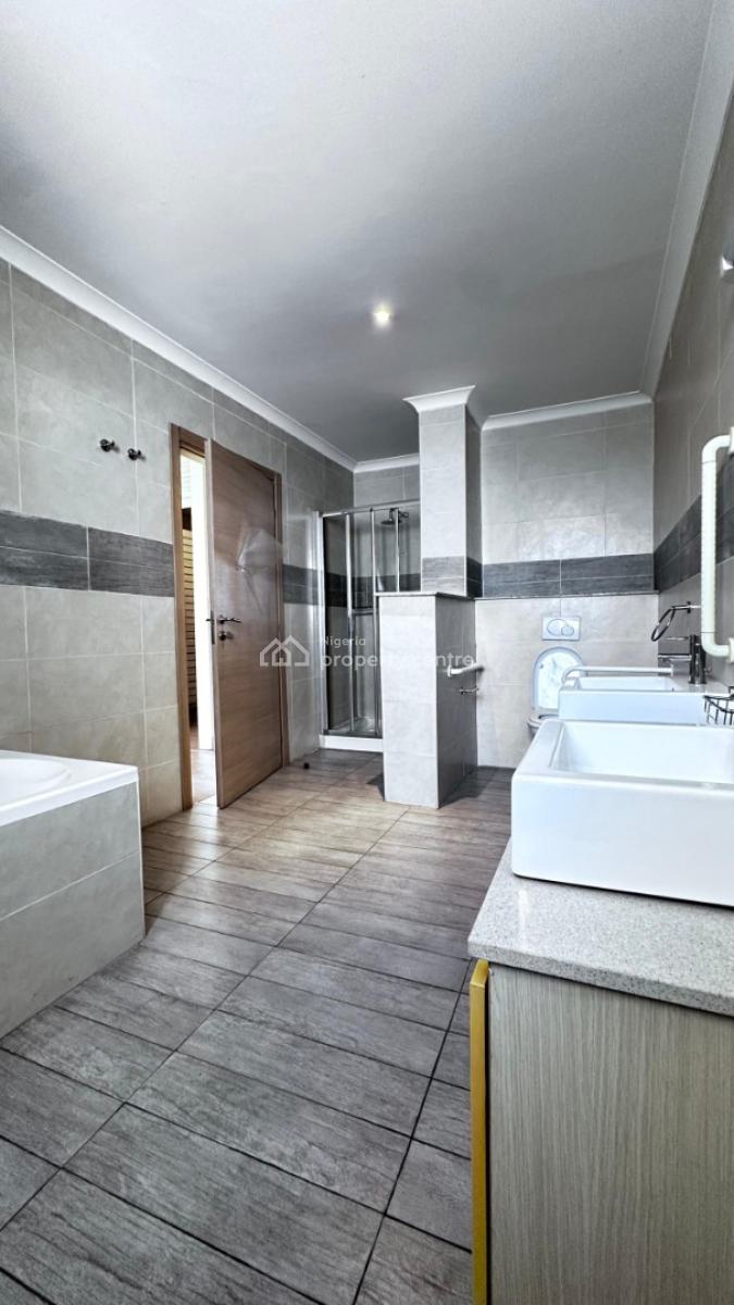 an Executive 3bedroom Flat with a Room Bq in an Exclusive Area, Old Ikoyi, Ikoyi, Lagos, Flat / Apartment for Rent