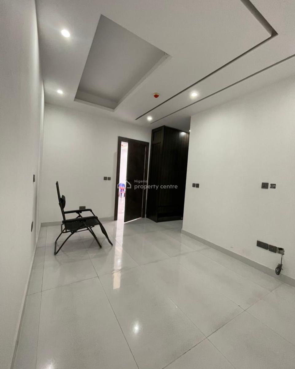 Exclusive Spacious 2 Bedroom Apartment with Elevator and Gym, Lekki Phase 1, Lekki, Lagos, Block of Flats for Sale