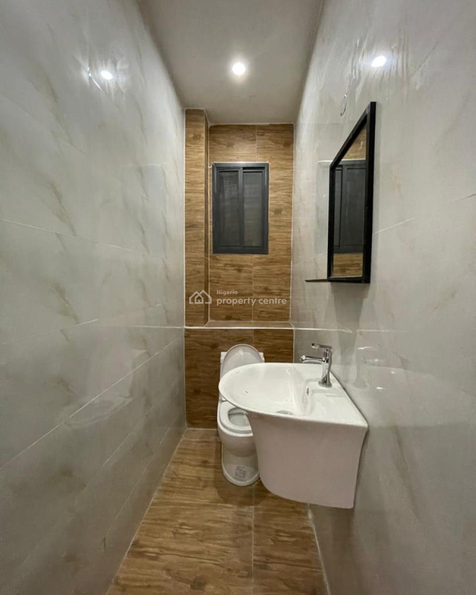 Exclusive Spacious 2 Bedroom Apartment with Elevator and Gym, Lekki Phase 1, Lekki, Lagos, Block of Flats for Sale