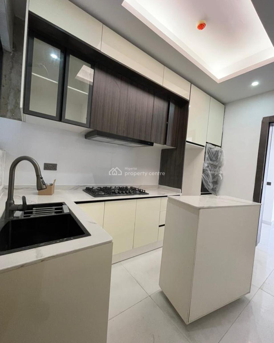 Exclusive Spacious 2 Bedroom Apartment with Elevator and Gym, Lekki Phase 1, Lekki, Lagos, Block of Flats for Sale