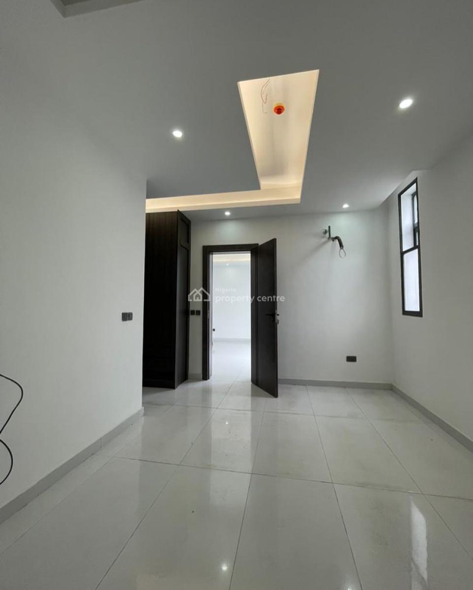 Exclusive Spacious 2 Bedroom Apartment with Elevator and Gym, Lekki Phase 1, Lekki, Lagos, Block of Flats for Sale