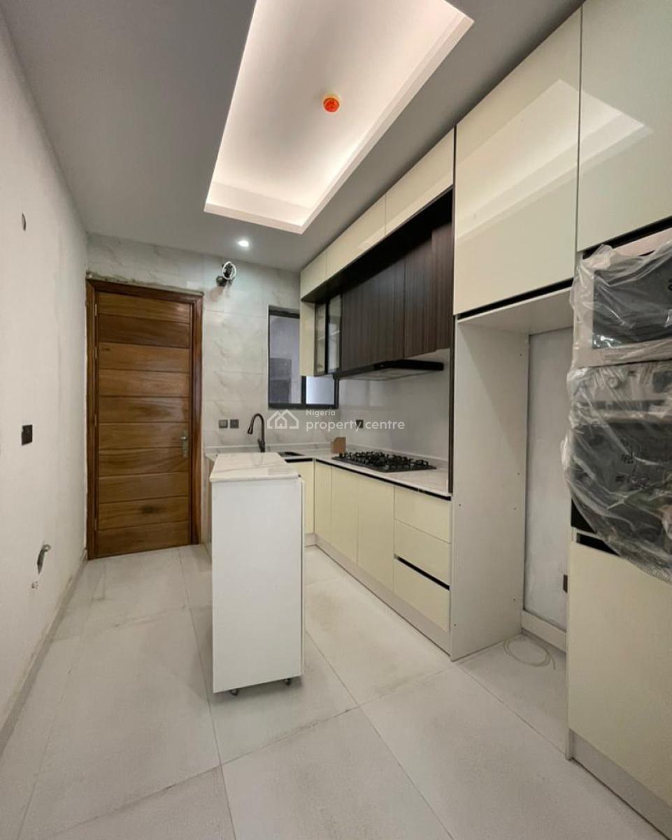 Exclusive Spacious 2 Bedroom Apartment with Elevator and Gym, Lekki Phase 1, Lekki, Lagos, Block of Flats for Sale