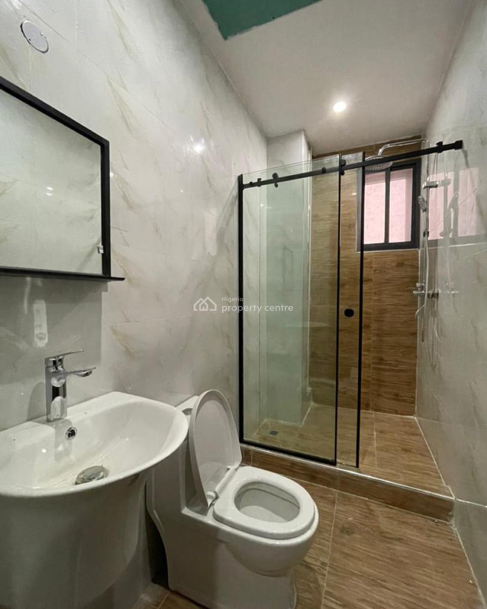 Exclusive Spacious 2 Bedroom Apartment with Elevator and Gym, Lekki Phase 1, Lekki, Lagos, Block of Flats for Sale