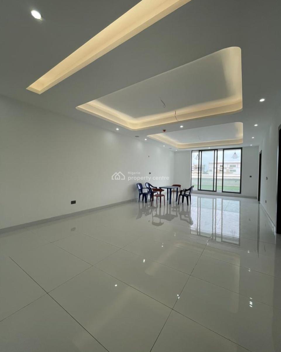 Exclusive Spacious 2 Bedroom Apartment with Elevator and Gym, Lekki Phase 1, Lekki, Lagos, Block of Flats for Sale