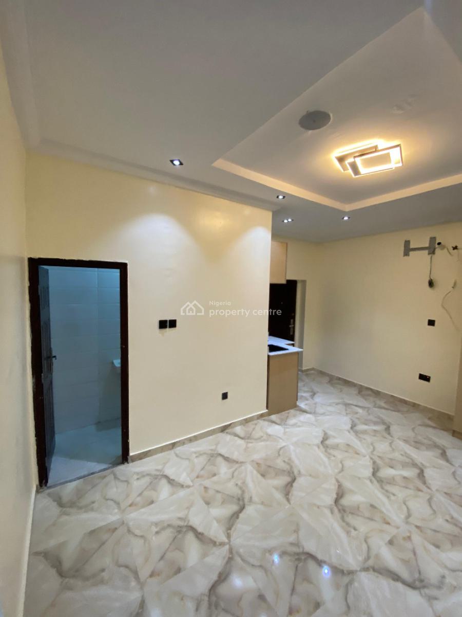 Luxurious Spacious Selfcon Available in a Secured and Serene Estate, Chevron, Lekki, Lagos, Flat / Apartment for Rent