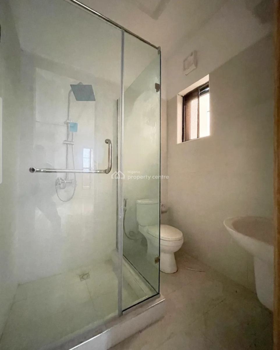 Newly Built and Serviced 2 Bedroom En-suite Flat with Fitted Kitchen,, Lekki Phase 1, Lekki, Lagos, Flat / Apartment for Rent