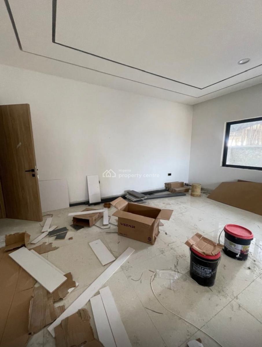 Beautifully Built 2 Bedrooms Apartment, Lekki Phase 1, Lekki, Lagos, Flat / Apartment for Sale