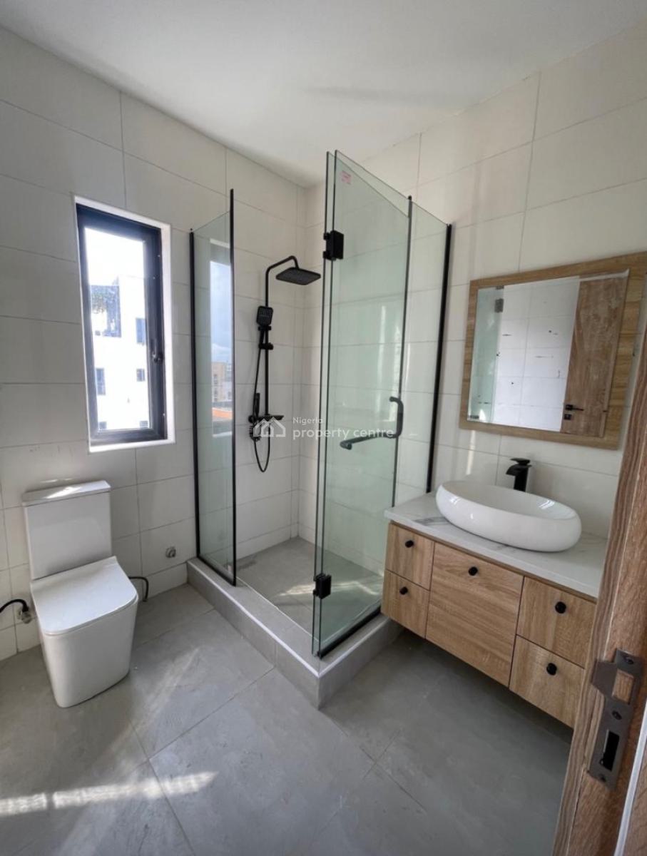 Beautifully Built 2 Bedrooms Apartment, Lekki Phase 1, Lekki, Lagos, Flat / Apartment for Sale