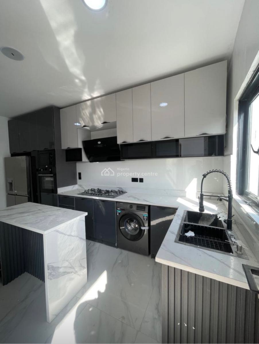 Beautifully Built 2 Bedrooms Apartment, Lekki Phase 1, Lekki, Lagos, Flat / Apartment for Sale
