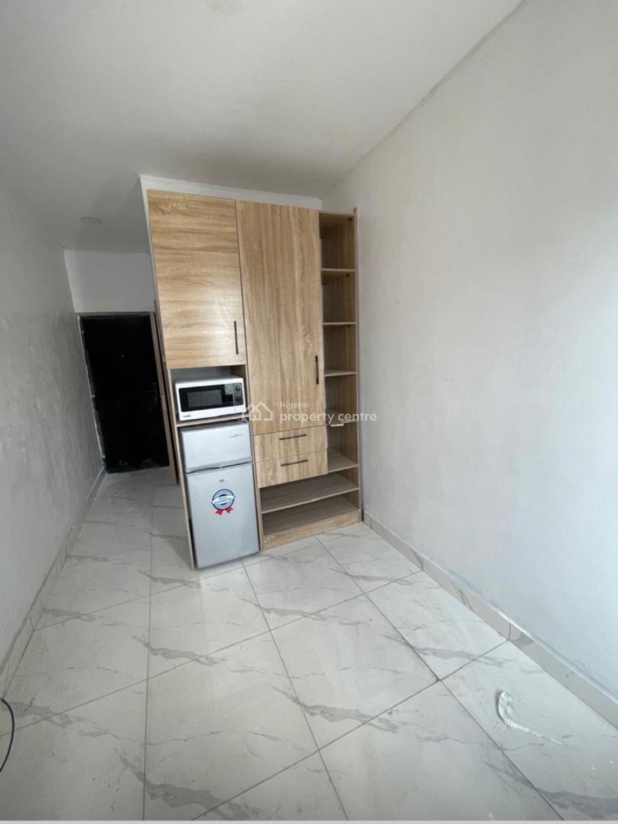 Beautifully Built 2 Bedrooms Apartment, Lekki Phase 1, Lekki, Lagos, Flat / Apartment for Sale