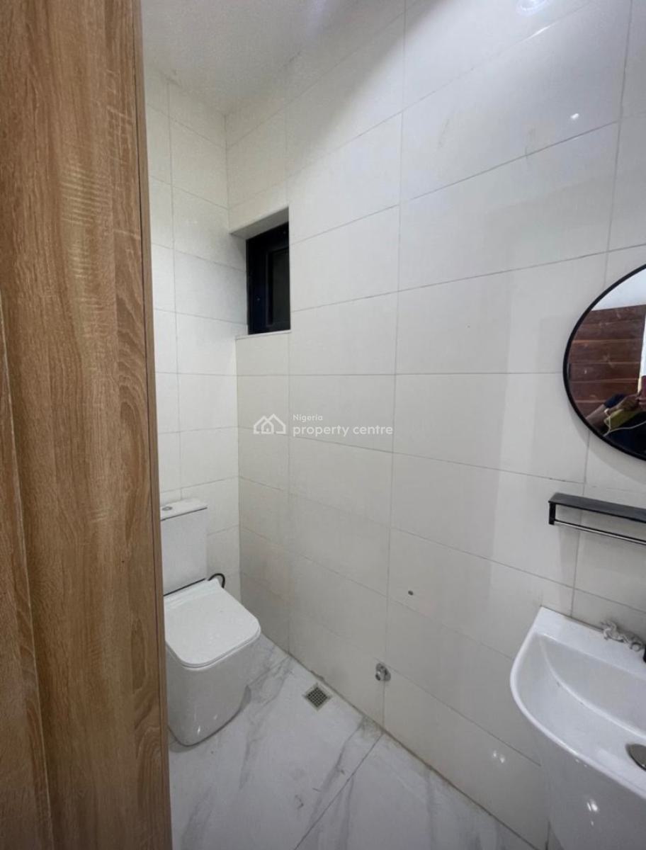 Beautifully Built 2 Bedrooms Apartment, Lekki Phase 1, Lekki, Lagos, Flat / Apartment for Sale