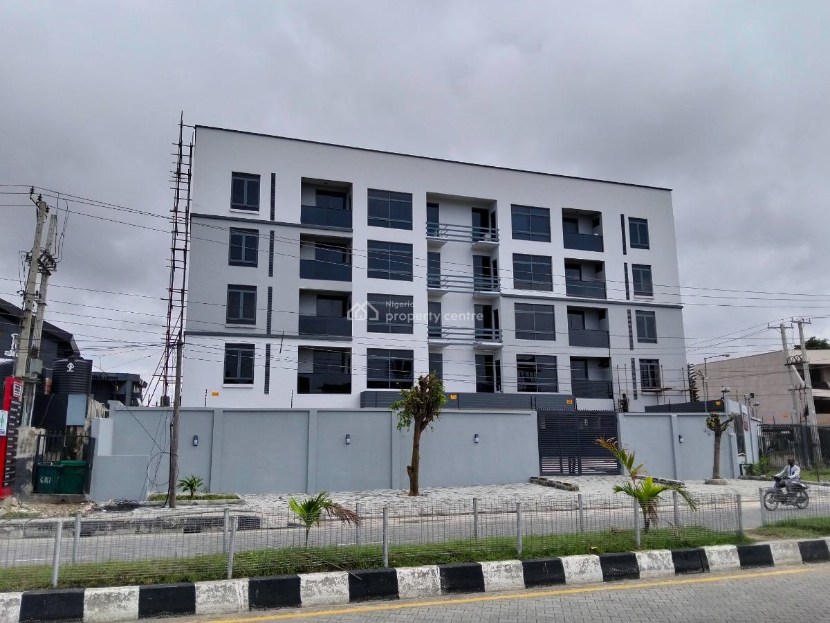 Exquisite Three Bedroom Flat with Bq, Lekki Phase 1, Lekki, Lagos, Flat / Apartment for Rent