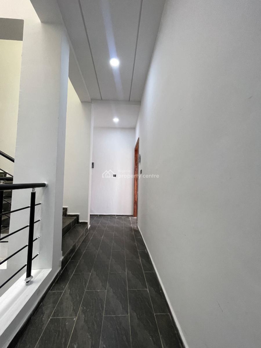 2 Bedroom Apartment, Ologolo, Lekki, Lagos, Block of Flats for Sale