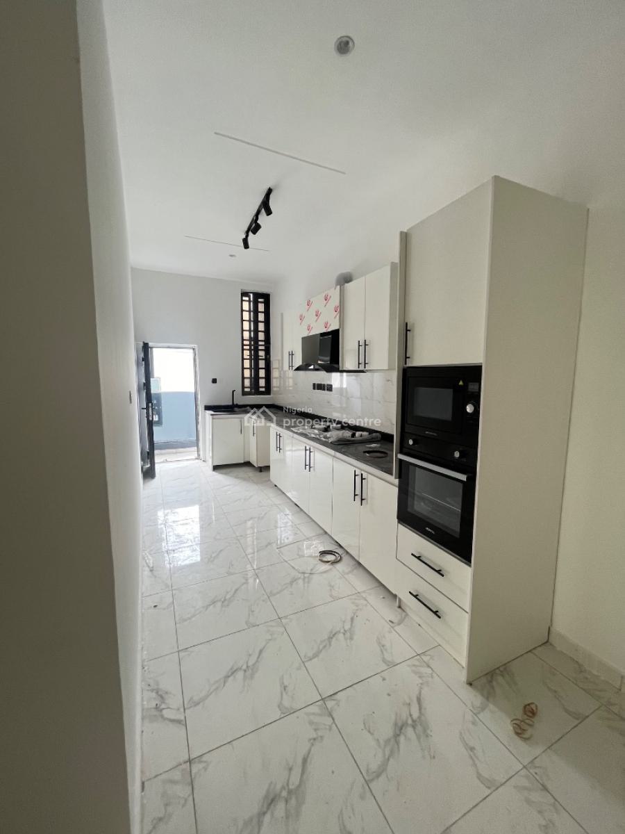 Lush 2 Bedroom Flat + Gym & Pool, Lagos, Ologolo, Lekki, Lagos, Flat / Apartment for Sale