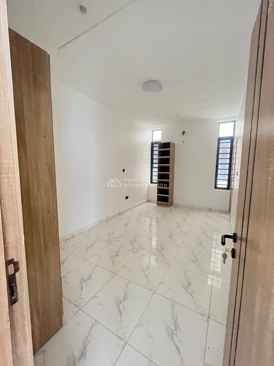 Lush 2 Bedroom Flat + Gym & Pool, Lagos, Ologolo, Lekki, Lagos, Flat / Apartment for Sale