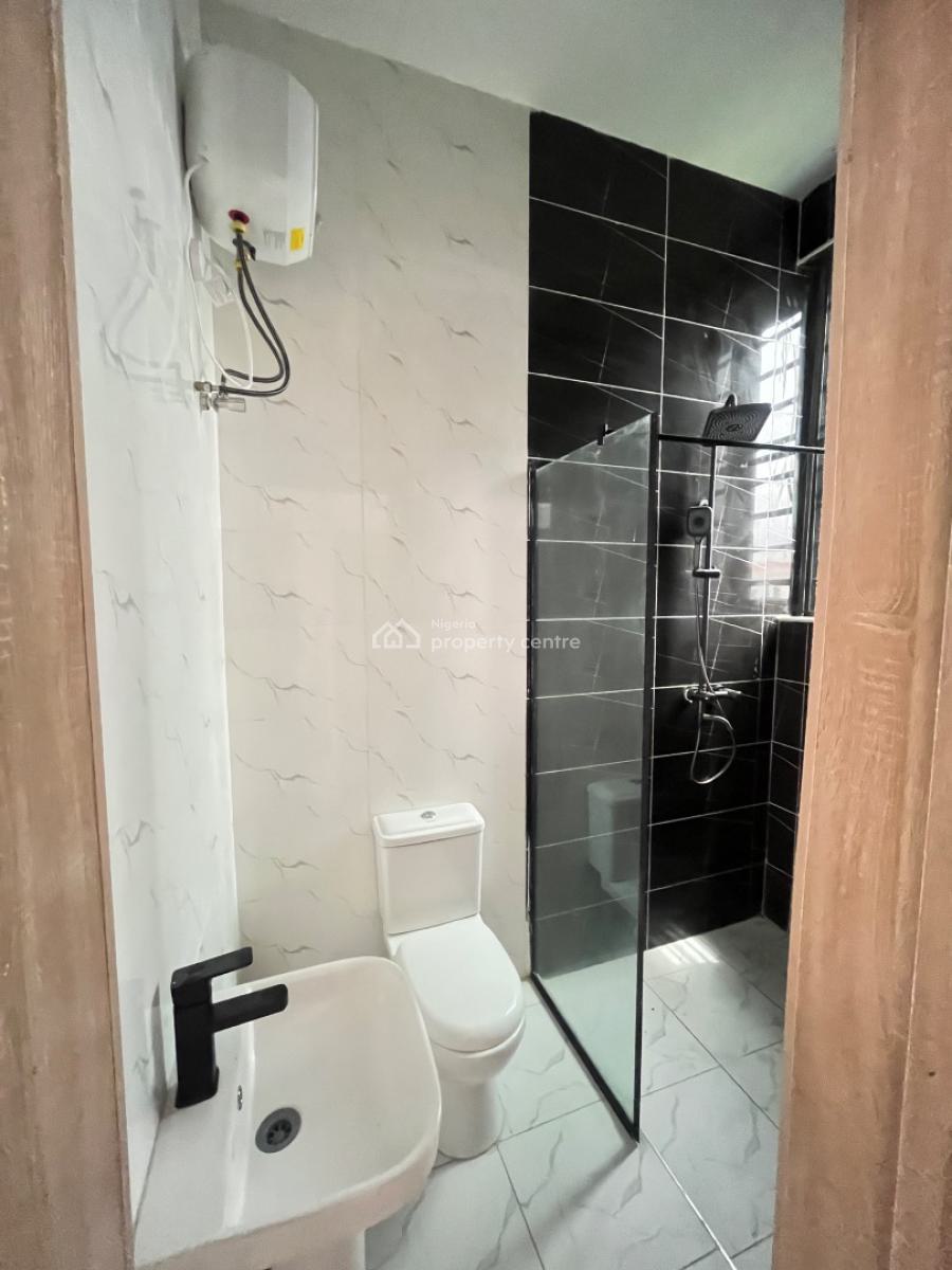 Lush 2 Bedroom Flat + Gym & Pool, Lagos, Ologolo, Lekki, Lagos, Flat / Apartment for Sale