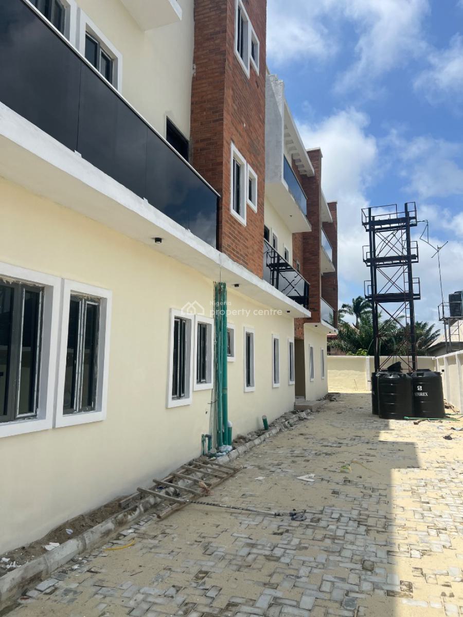 Massive  2 Bedroom  Flat Upstairs, Femi Coker Streeet Gra, Abijo, Lekki, Lagos, Flat / Apartment for Rent