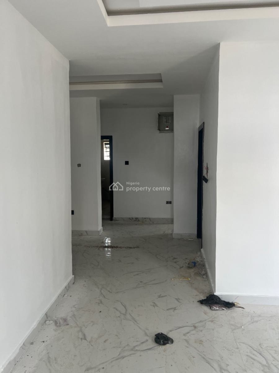 Massive  2 Bedroom  Flat Upstairs, Femi Coker Streeet Gra, Abijo, Lekki, Lagos, Flat / Apartment for Rent