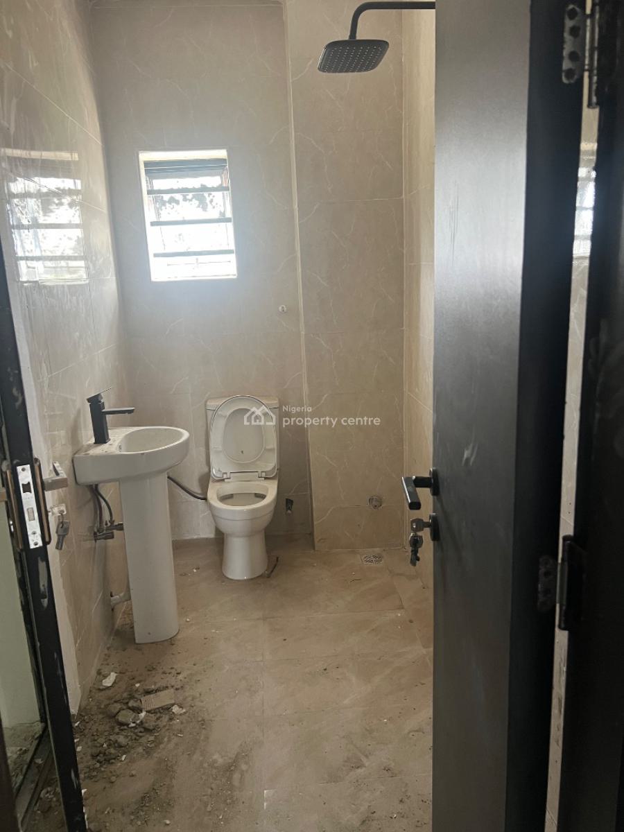 Massive  2 Bedroom  Flat Upstairs, Femi Coker Streeet Gra, Abijo, Lekki, Lagos, Flat / Apartment for Rent