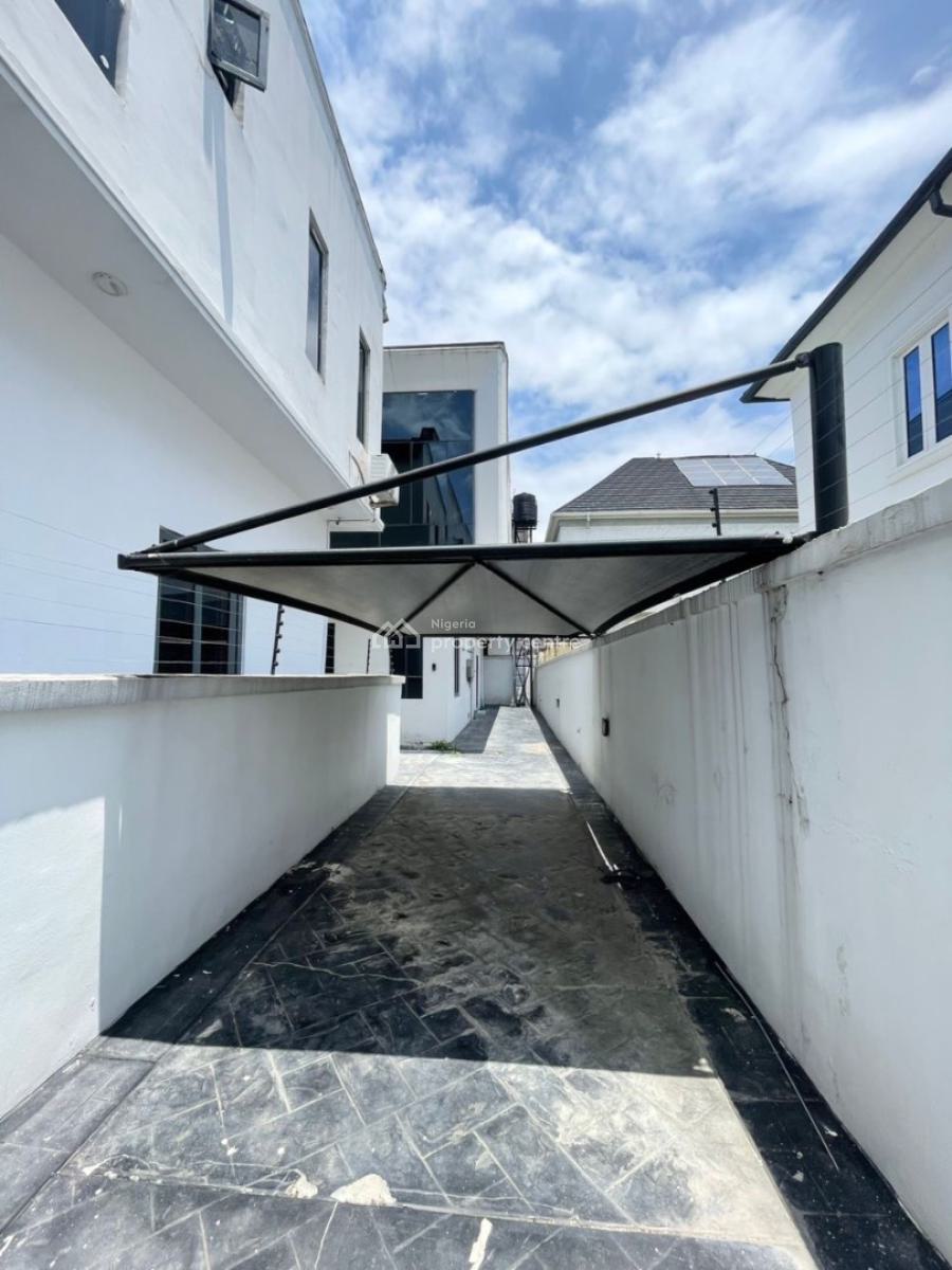Distressed 4bedroom Semi Detached Duplex with a Bq, Chevron, Lekki, Lagos, Semi-detached Duplex for Sale